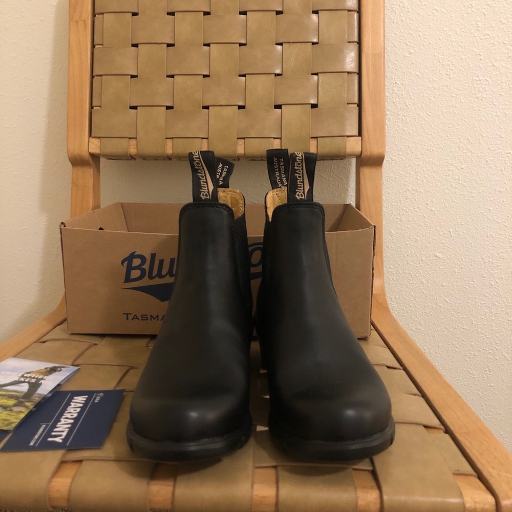 Women’s black leather heeled Blundstone’s U.S 6.5